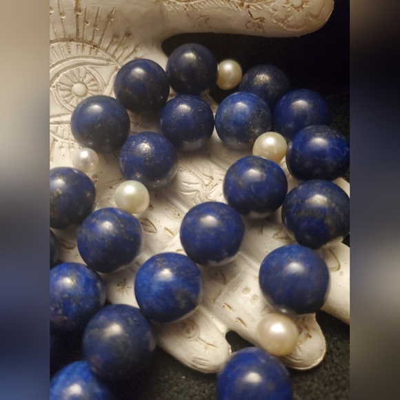 NWOT Handmade (from New Zealand) Lapis Lazuli and freshwater pearl necklace - Picture 3 of 3